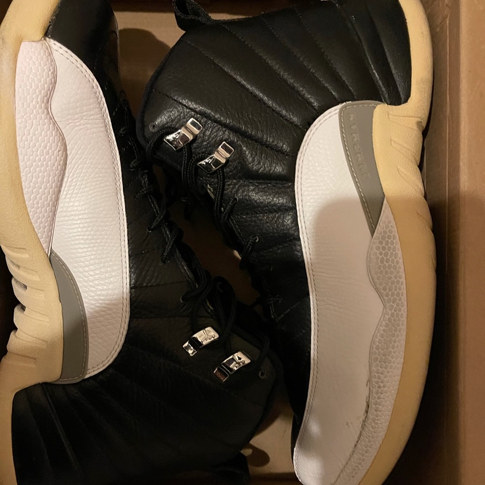 Jordan playoff 12s size 11.5